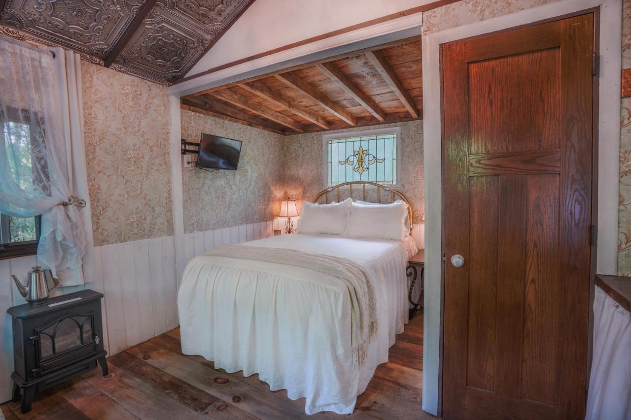 Vintage Wild West Tiny Hotel In The Woods! Pine City Exteriér fotografie