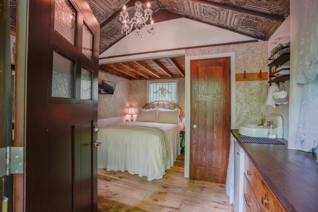 Vintage Wild West Tiny Hotel In The Woods! Pine City Exteriér fotografie